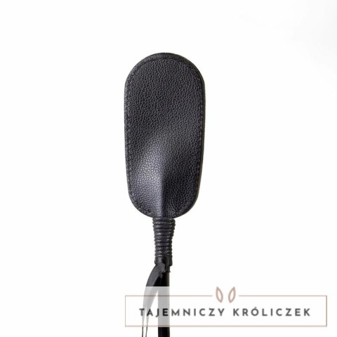 Secret Play Czarna szpicruta ze skory syntetycznej 27,5 cm lekka SECRETPLAY