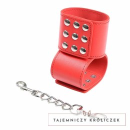 OHMAMA Czerwone kajdanki z regulowanym zapięciem i metalowym łańcuchem OHMAMA