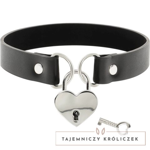 Coquette Chic Desire naszyjnik ze skory wegańskiej z zawieszką serce 40cm COQUETTE