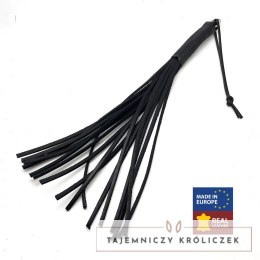Red Leather 43 cm - Czarny model z rzemieniami ze skory roślinnej Red Leather