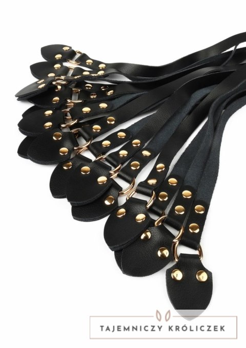 Hidden Desire Leather Cat-o-Nine Whip skorzany bicz z ćwiekami, czarno-czerwony Hidden Desire
